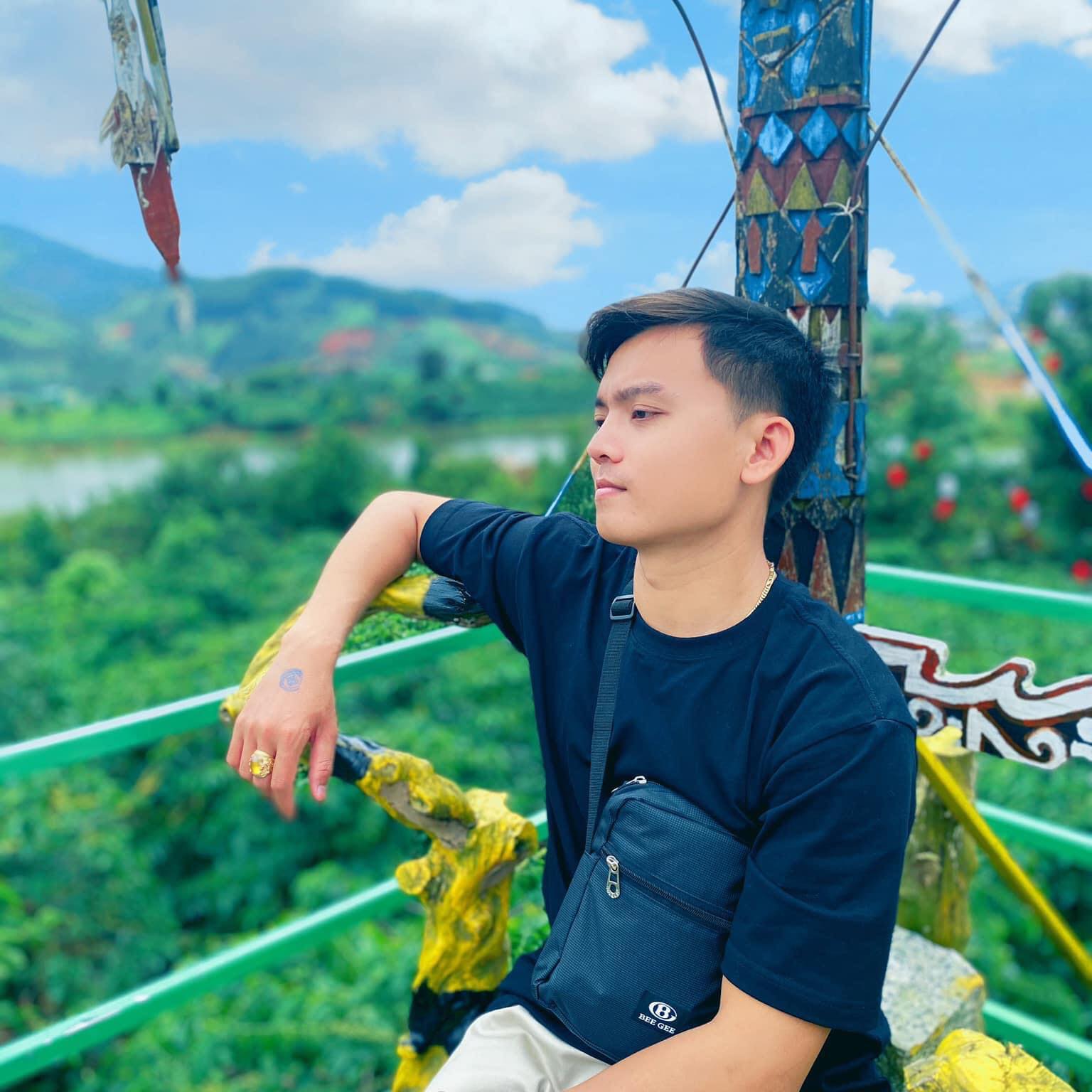 Tú Nguyễn (Hello Alone)